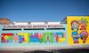 Fachada del CEE Emrita Augusta luce el mural En Mrida todas las personas encajamos