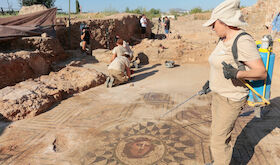 Mrida recibe premio National Geographic por descubrimiento mosaico Medusa