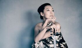La violinista ClaraJumi Kang debuta con la OEx interpretando a Beethoven y Brahms
