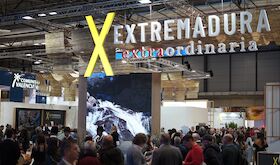 En FITUR Extremadura registra 162000 visitantes y ms de 8000 fotografas en su cascada inmersiva En FITUR Extremadura registra 162000 visitantes y ms de 8000 fotografas en su cascada inmersiva