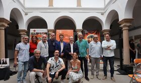 El Festival de Mrida presenta La comedia de la olla una divertida versin del clsico de Plauto dirigida por Juan Luis Iborra y protagonizada por Carlos Sobera El Festival de Mrida presenta La comedia de la olla una divertida versin del clsico de Plauto dirigida por Juan Luis Iborra y protagonizada por Carlos Sobera