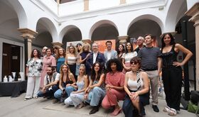 Las 9 musas cierra la 72 edicin del Festival de Mrida con un musical que reivindica el arte frente a un mundo dominado por la tecnologa Las 9 musas cierra la 72 edicin del Festival de Mrida con un musical que reivindica el arte frente a un mundo dominado por la tecnologa