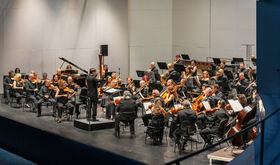 La OEX dirigida por Roberto Fors interpretar a Benet Casablancas Casella y Brahms