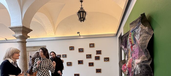 La Sala Santa Clara de Mérida acoge la Muestra 'Arkeología de la moda' de la artista extremeña Carmen Palop