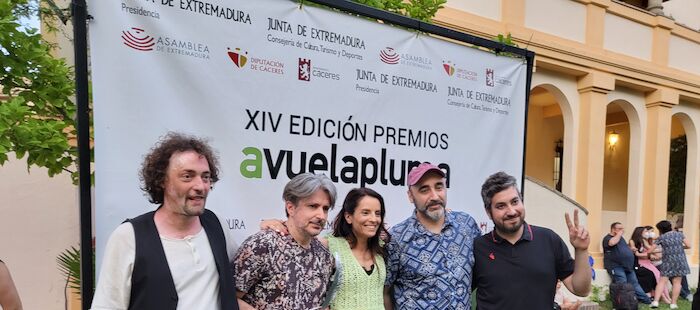 Revista 5W, los músicos de Robe y la fotógrafa Ana Palacios, entre XIV Premios Avuelapluma