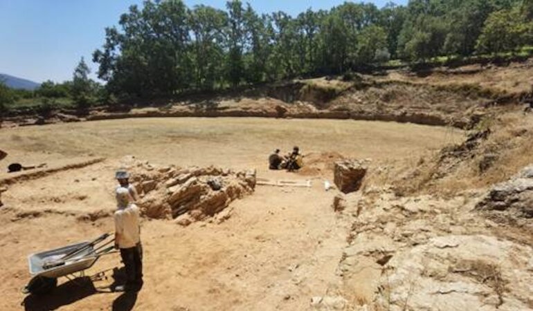 Fundacin de Estudios Romanos y el MNAR participan en la Campaa  de Excavacin en el Anfiteatro de Ammaia