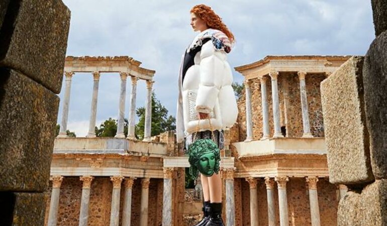 El Teatro Romano de Mrida escenario de la ltima campaa del diseador Louis Vuitton