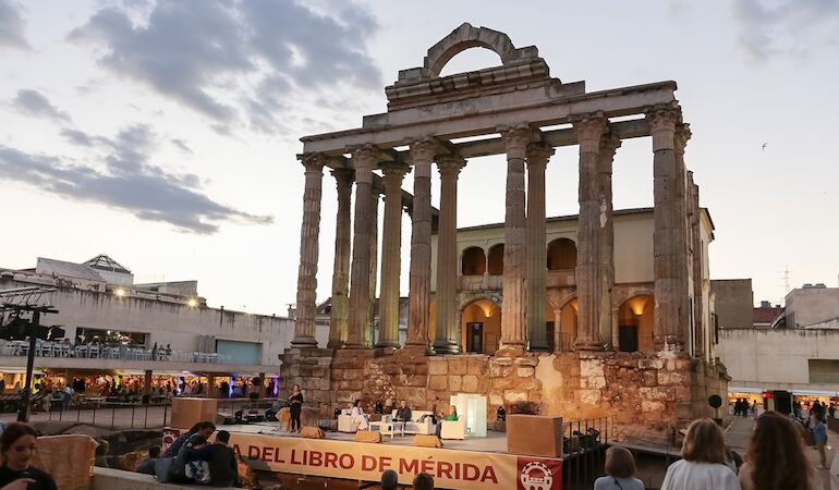 Unas 10000 personas han pasado por la XLI Feria del Libro de Mrida