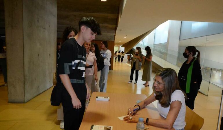 Mrida acoge el I Encuentro Juvenil con Autor con 900 estudiantees de 15 centros educativos