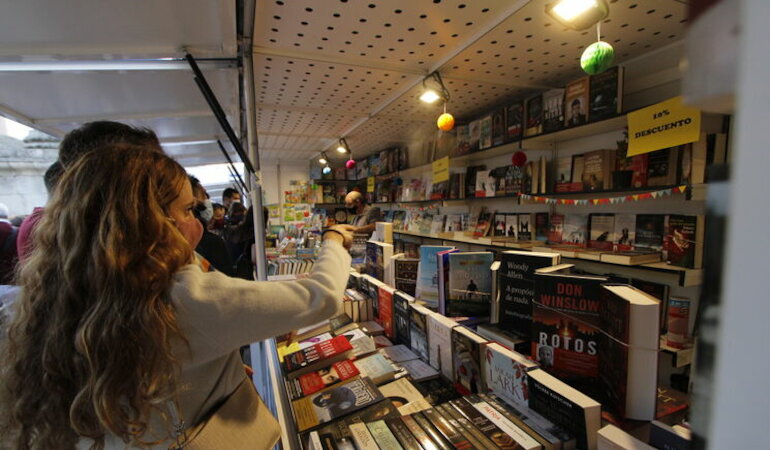 Espectculos y actuaciones musicales en directo todos los das en Feria del Libro Mrida